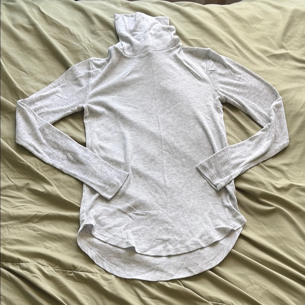 Women's Gray Turtleneck Top